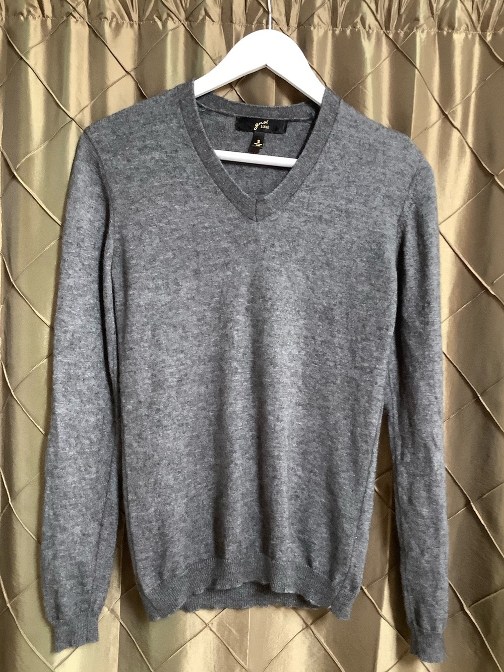 VGUC- GNW Luxe Cashmere/Merino Blend V-Neck Sweater